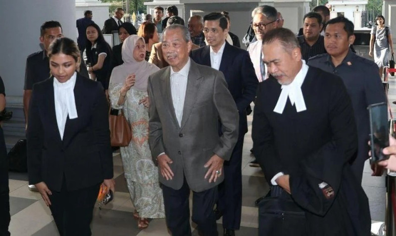 Muhyiddin trial: Banker confirms RM19.3m in cheques deposited into Bersatu account