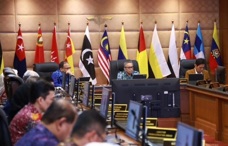 Authorities escalate crackdown on graft and illicit waste imports amid widening investigations