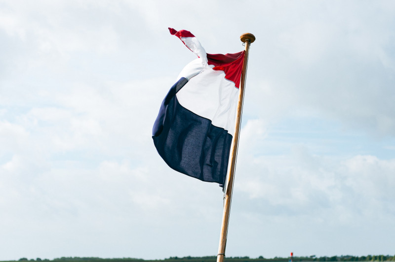 Dutch expel Russian diplomats, close trade mission