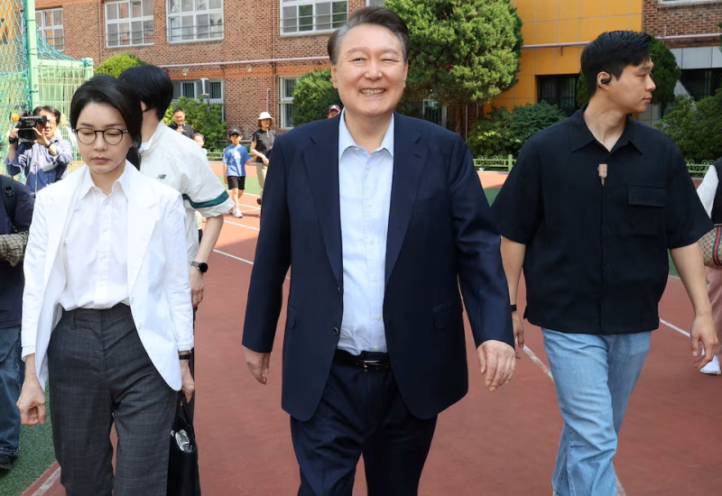 South Koreans vote for president in hope of restoring stability after martial law crisis