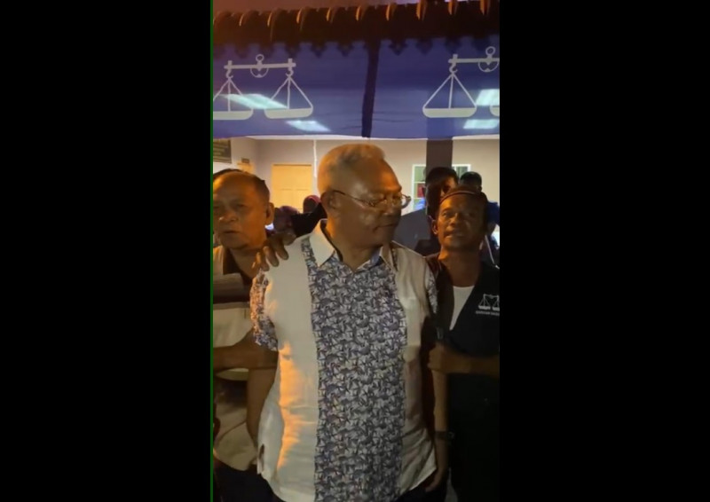 GE15: emotional Noh Omar consoled by party supporters amid axeing rumours