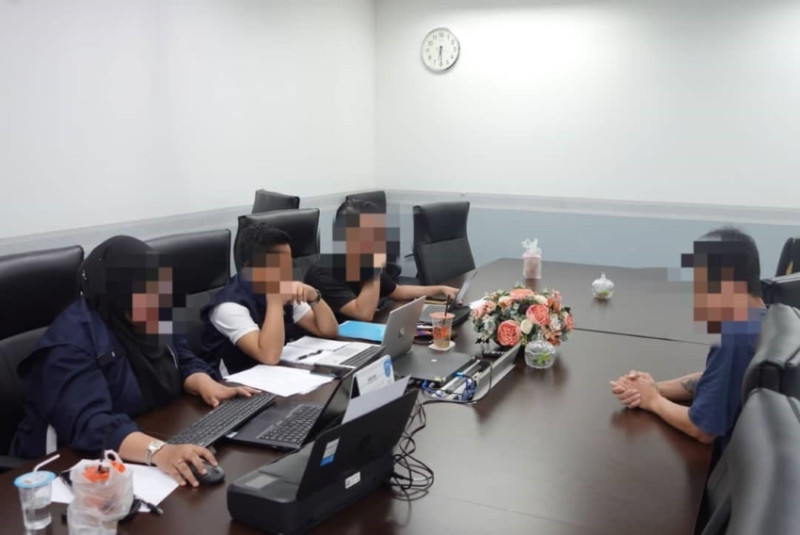 Police, MCMC dismantle mobile SMS scam syndicate