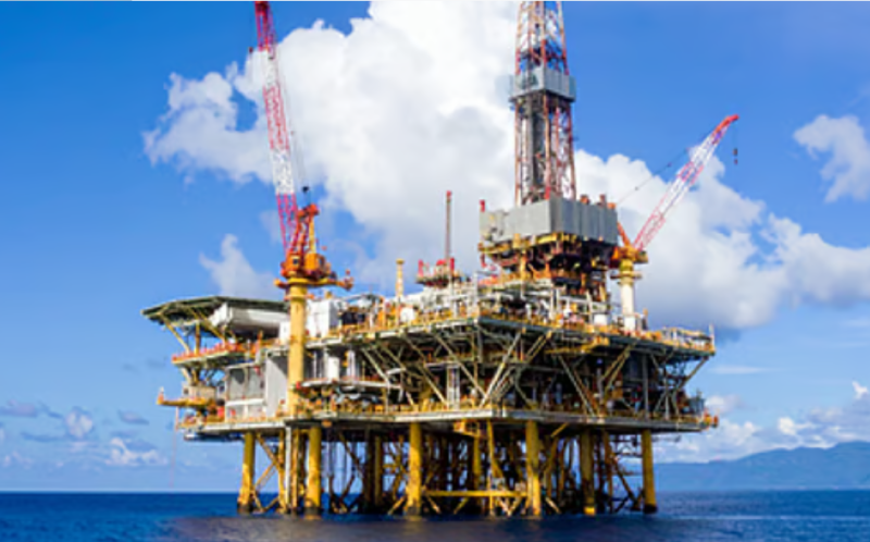 Oil prices drop to post-conflict lows amid tech stocks slump and stronger US dollar