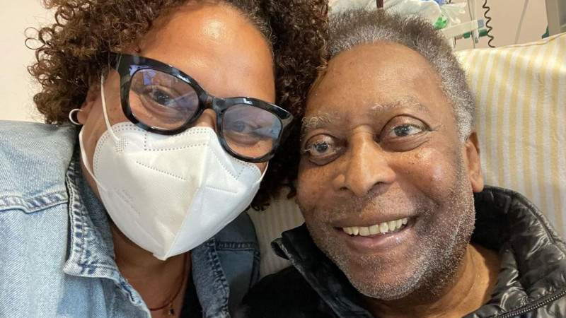 Pele to spend Christmas in hospital as cancer worsens