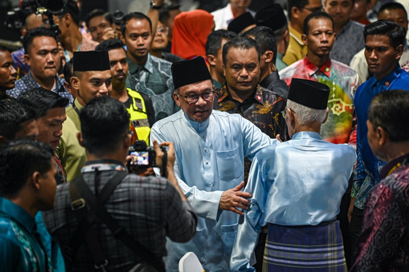 Public servants to be assessed on work performance, not seniority, says Anwar