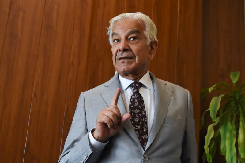 Pakistan defence minister says military incursion by India is imminent