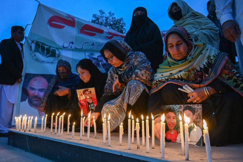 Pakistan mosque suicide bomber ‘was in police uniform’