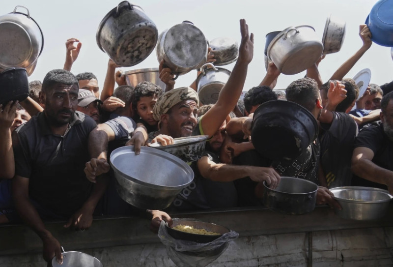 US envoy visits aid site in Gaza run by Israeli-backed group that has been heavily criticised