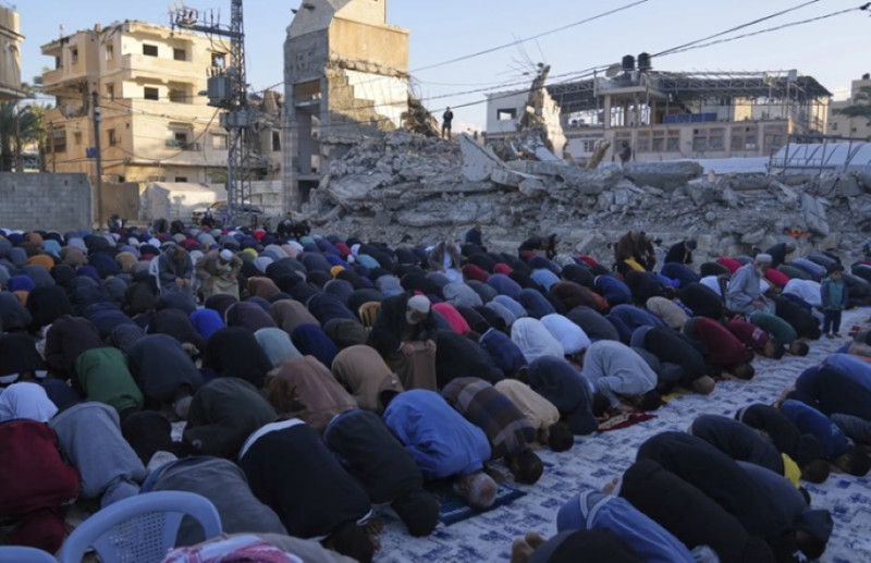 ‘Eid of sadness': Palestinians in Gaza mark Muslim holiday with dwindling food and no end to war