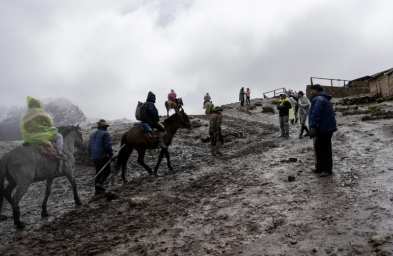 At least 15 dead in landslides in southern Peru