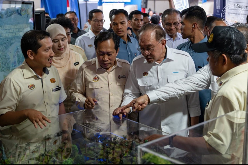 Anwar calls for urgent action on stalled infrastructure projects to benefit communities