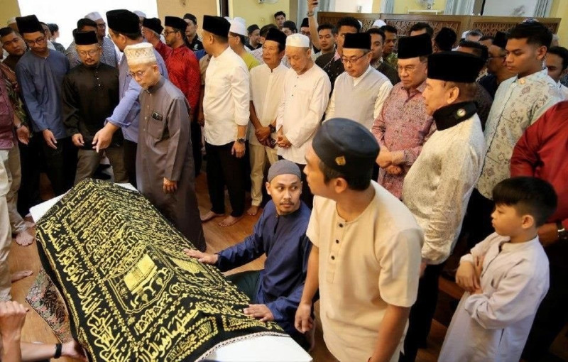 PM pays last respects at funeral prayers for former CJ