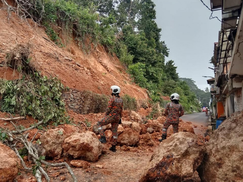 Landslide in Raub, no casualties reported: Fire Dept