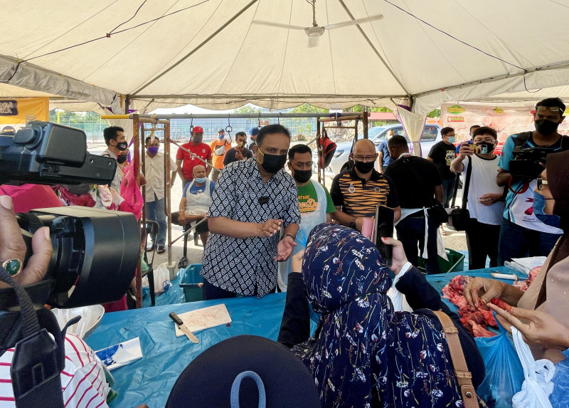 Crowds flock inaugural Jualan Keluarga Malaysia in Penang amid subsidised poultry prices