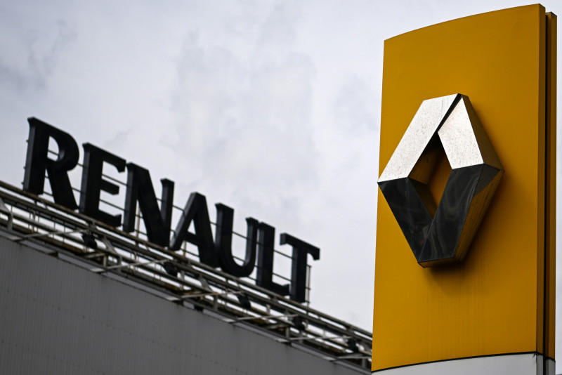 Renault to reduce stake in Nissan, rebalancing alliance