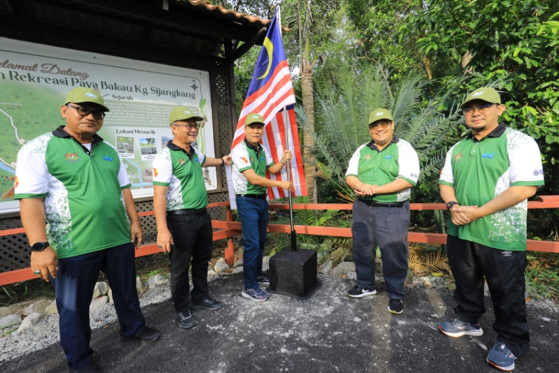 National river trails programme promotes conservation and public awareness