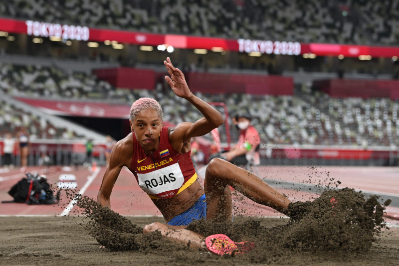 Yulimar Rojas shatters world record and wins triple jump gold