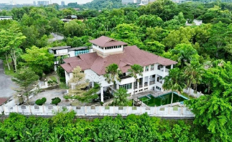 Luxury bungalow in Putra Heights up for auction at half price