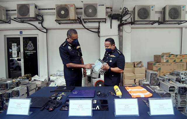 12 held over bitcoin mining machine theft