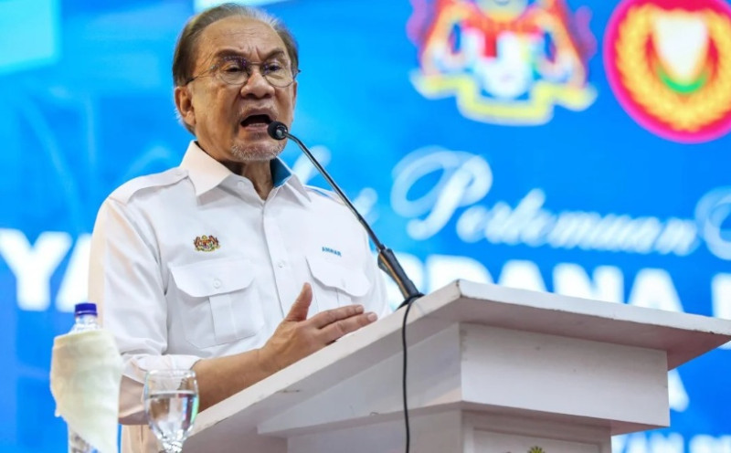 PM Anwar dismisses talk of fuel price hikes 