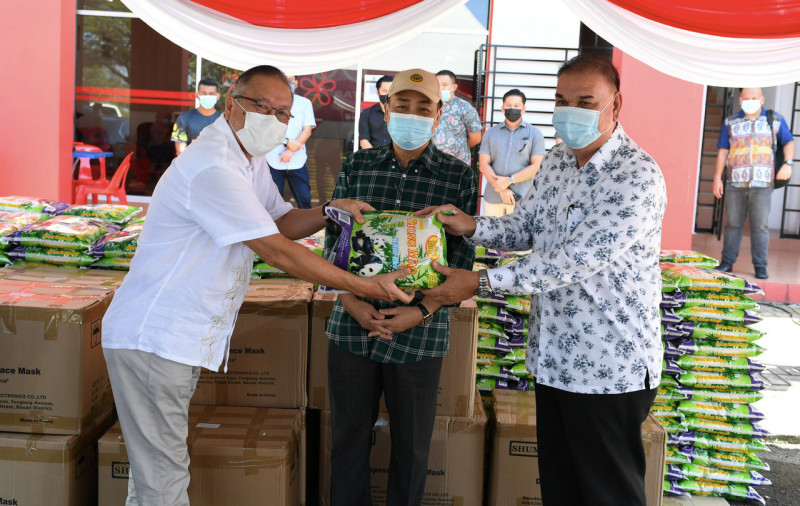 Donated rice, sanitiser, masks given to Sabah Bersatu for distribution ...