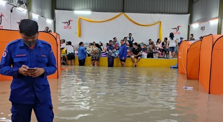 1 000 Evacuated To Sarawak Flood Relief Centres Malaysia The Vibes