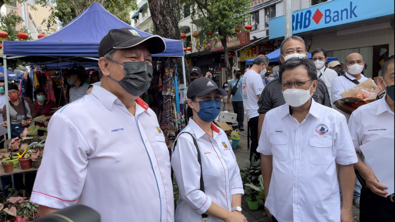 Sabah leaders from both sides of divide converge during CNY walkabout