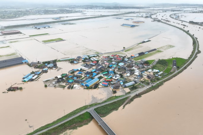 Deadly rains batter South Korea and Pakistan, forcing thousands to flee