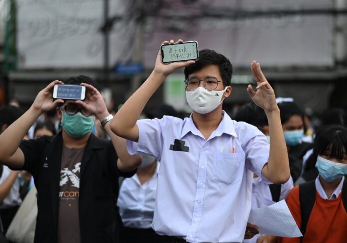 Thai court orders shutdown of news site linked to ex-PM