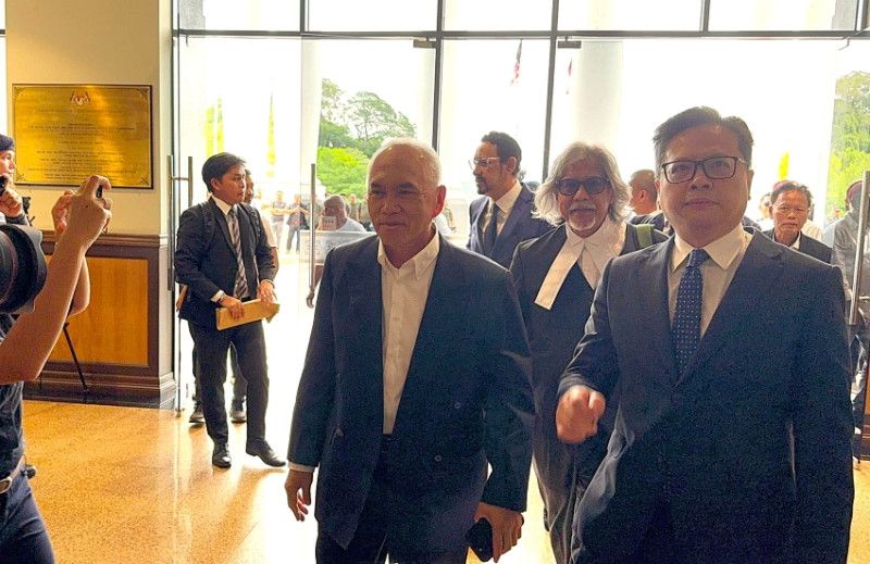 Two Sabah reps, businessman arrive to face graft charges in Kota Kinabalu court