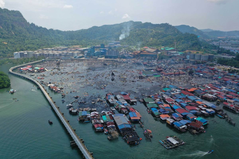 Over 9,000 people affected as massive fire devastates Sandakan water village