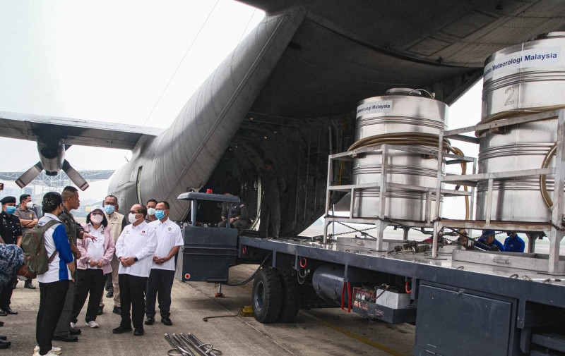 Cloud seeding targets Sarawak dams amid heat and dry spell