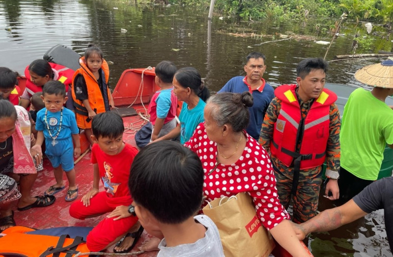 Flood-hit Sarawak sees emergency shutdown of electricity stations, water treatment plants