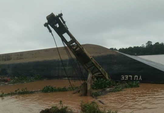 [UPDATED] Sand dredging ship capsizes in Sarawak river, two missing