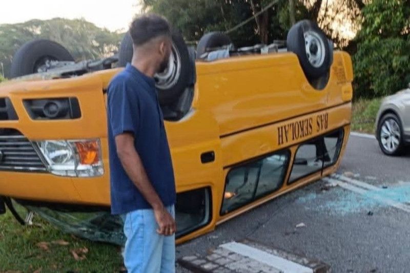 Ten schoolchildren injured after school van overturns in Johor