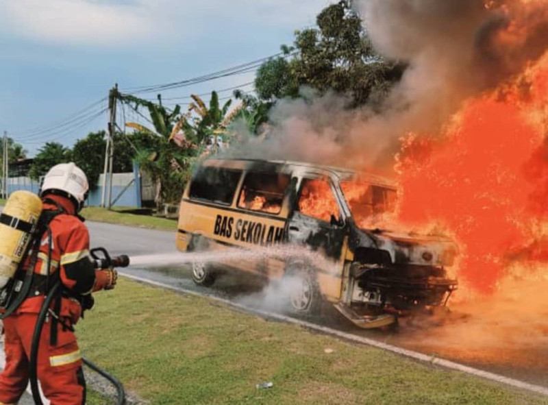 School van catches fire near Miri school, all occupants escape unharmed