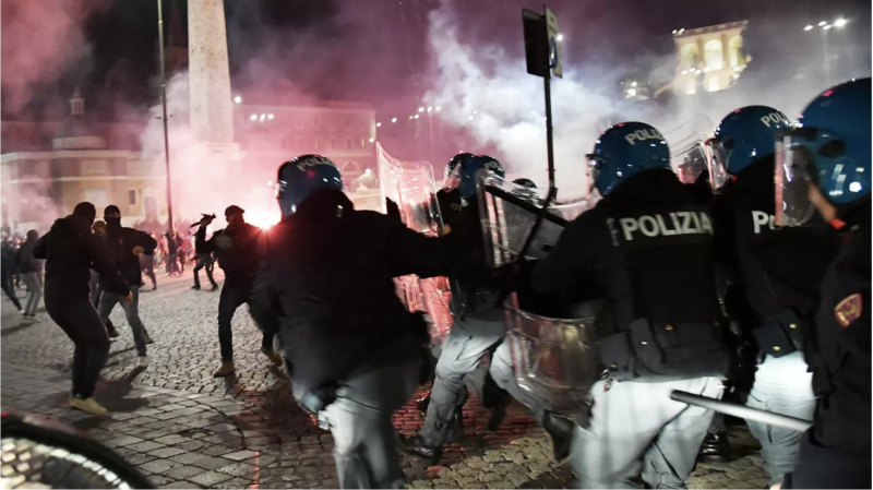 Far-right protesters clash with Rome police over virus curfew
