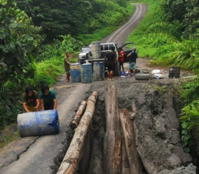 Natives repair collapsed road after calls for help go unheard