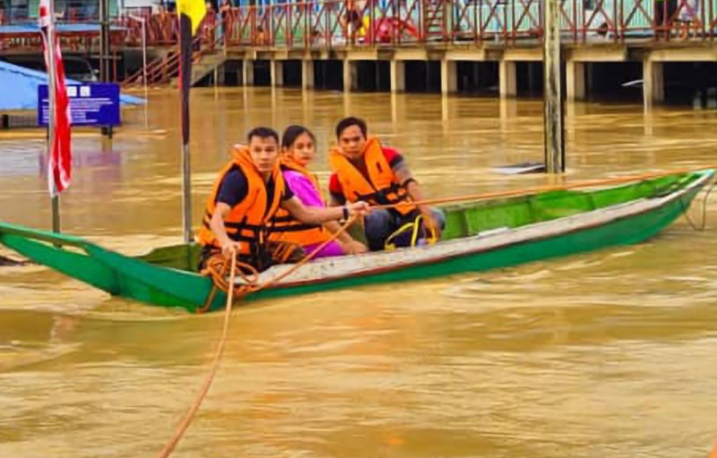 Pregnant woman rescued from floods gives birth to baby girl 
