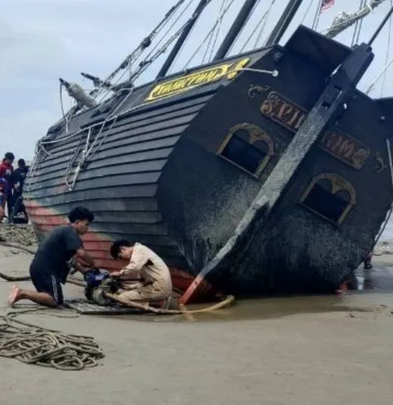 Russian yacht swept aground in Kuala Oya due to strong waves