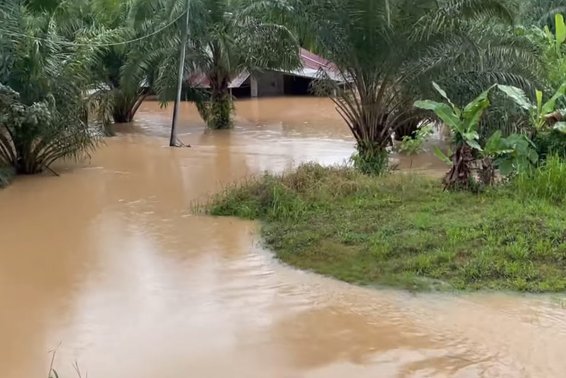 Almost 2,000 displaced as floods worsen in Segamat
