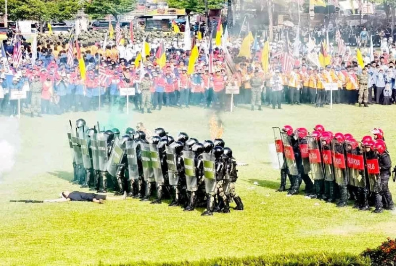 Frontline forces steal the show in National Day reenactment of foreign worker unrest