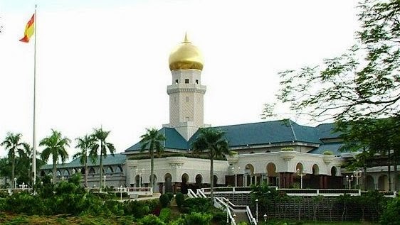 Selangor palace urges public to verify royal links amid alleged land, luxury car scam