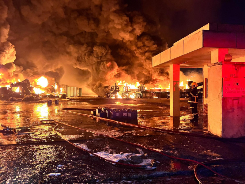 Two SJKC schools in Kulai district temporarily closed after major factory fire in Sengkang industrial area