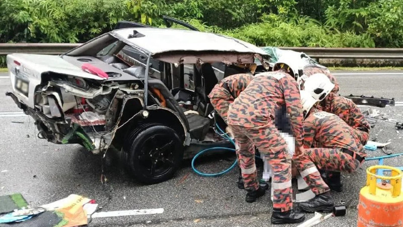 Two women killed after car veers into path of oncoming trailer in Setiu