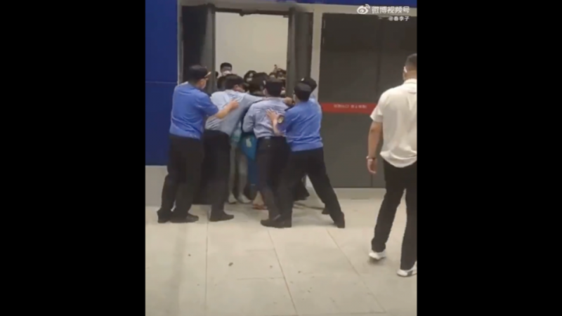 Fear of snap lockdown causes chaos in Shanghai after Covid-19 scare