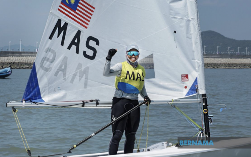Nur Shazrin displays amazing sailing prowess in Lake Dongqian