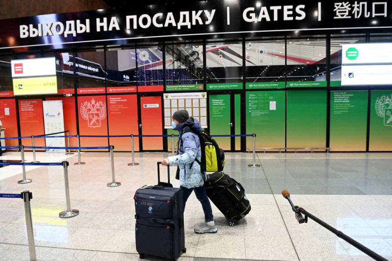 Russia’s top airport cuts costs as sanctions bite