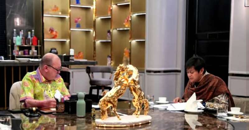 King Sultan Ibrahim receives minister for legal affairs and institutional reform briefing