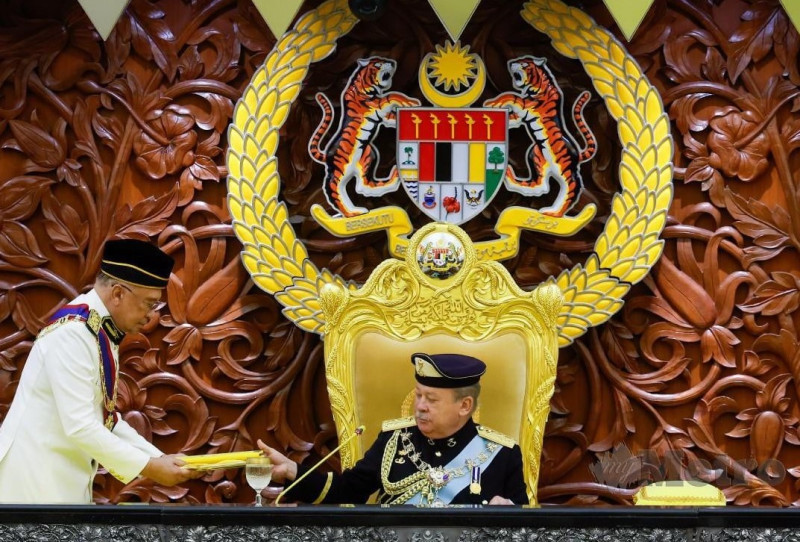 King expresses disappointment over corruption in Malaysian Armed Forces